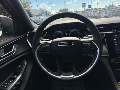 2025 Jeep Grand Cherokee Laredo 4x4