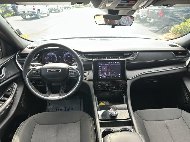 2025 Jeep Grand Cherokee Laredo 4x4