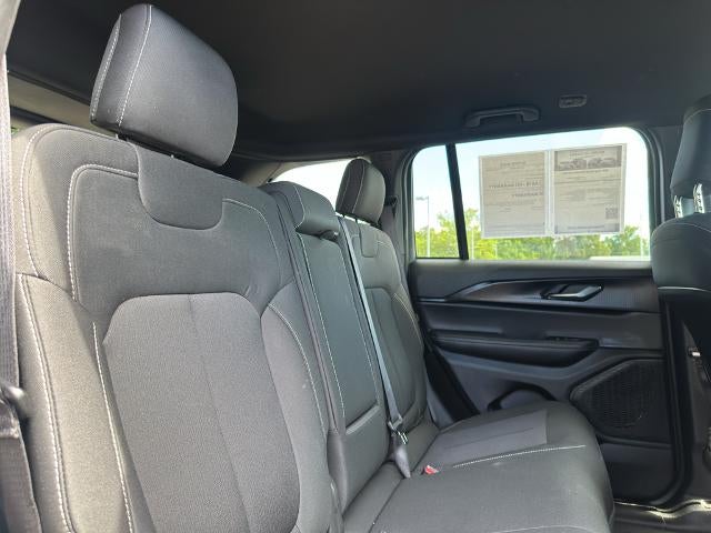 2025 Jeep Grand Cherokee Laredo 4x4