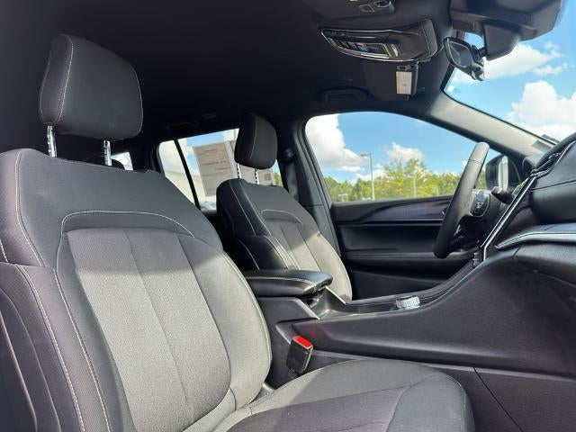 2025 Jeep Grand Cherokee Laredo 4x4