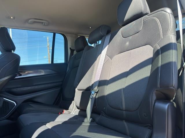 2022 Jeep Grand Cherokee L Laredo 4x2