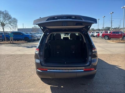 2022 Jeep Grand Cherokee L Laredo 4x2