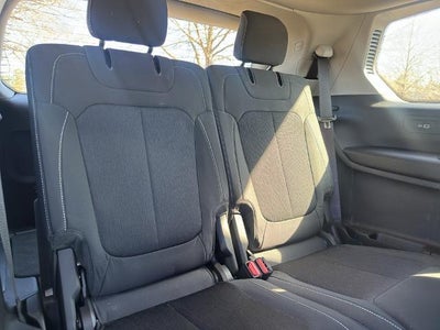 2022 Jeep Grand Cherokee L Laredo 4x2