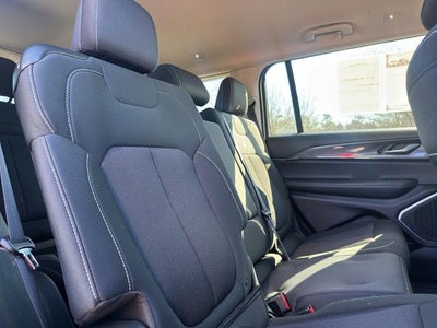 2022 Jeep Grand Cherokee L Laredo 4x2