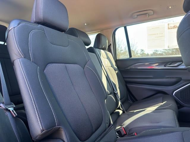 2022 Jeep Grand Cherokee L Laredo 4x2