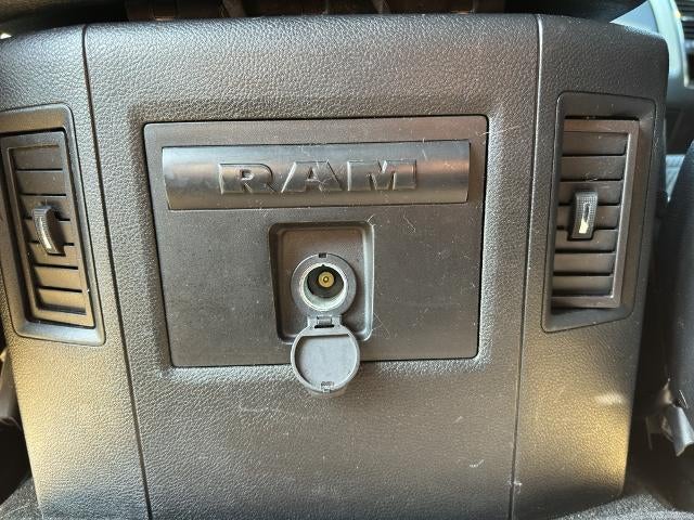 2016 RAM 1500 4WD Crew Cab 5.7 Ft Box Sport