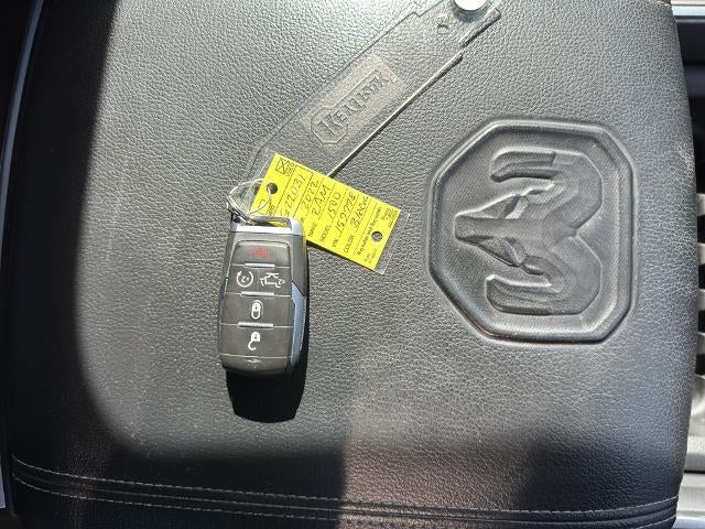 2022 RAM 1500 Laramie 4x2 Crew Cab 5'7" Box