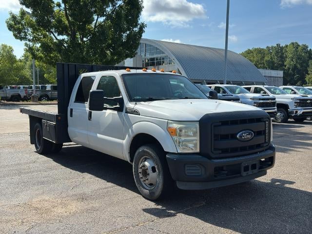 2015 Ford Super Duty F-350 DRW 2WD Crew Cab 176" WB 60" CA XL