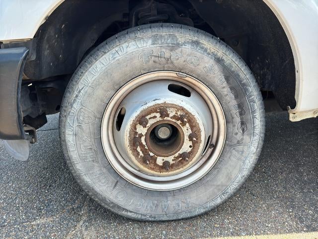 2015 Ford Super Duty F-350 DRW 2WD Crew Cab 176" WB 60" CA XL