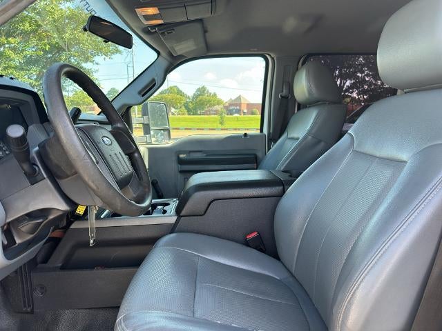 2015 Ford Super Duty F-350 DRW 2WD Crew Cab 176" WB 60" CA XL