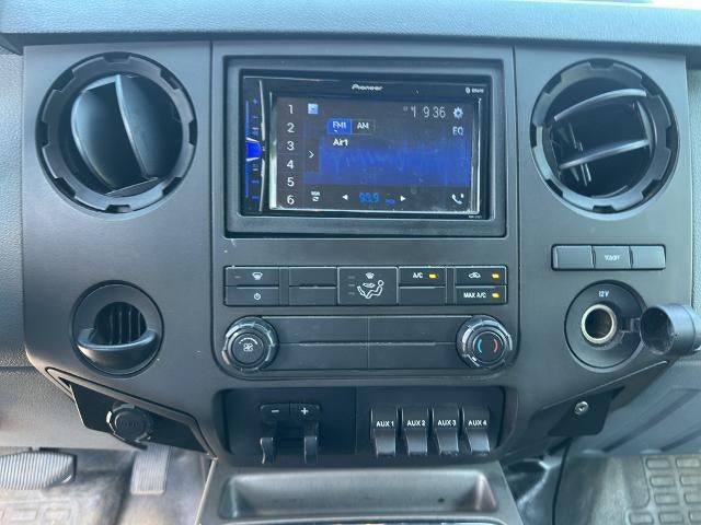 2015 Ford Super Duty F-350 DRW 2WD Crew Cab 176" WB 60" CA XL