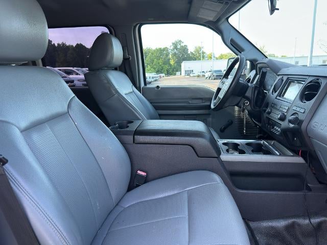 2015 Ford Super Duty F-350 DRW 2WD Crew Cab 176" WB 60" CA XL