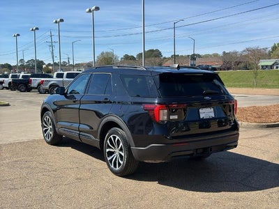 2025 Ford Explorer ST-Line 4WD