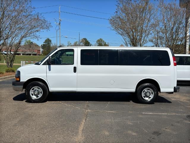 2021 Chevrolet Express Passenger 3500 Extended Wheelbase Rear-Wheel Drive 1LT
