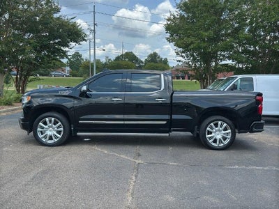 2022 Chevrolet Silverado 1500 Crew Cab Standard Box 4-Wheel Drive High Country