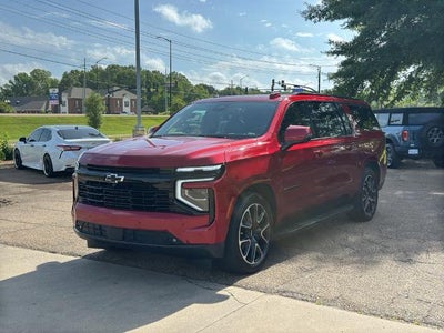 2025 Chevrolet Suburban 4WD RST