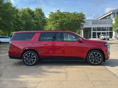 2025 Chevrolet Suburban 4WD RST