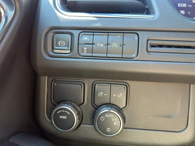 2023 Chevrolet Suburban 2WD Premier