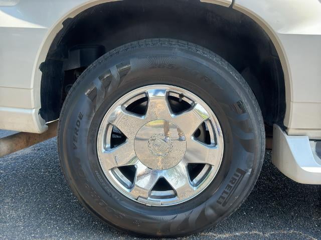 2003 Cadillac Escalade Base