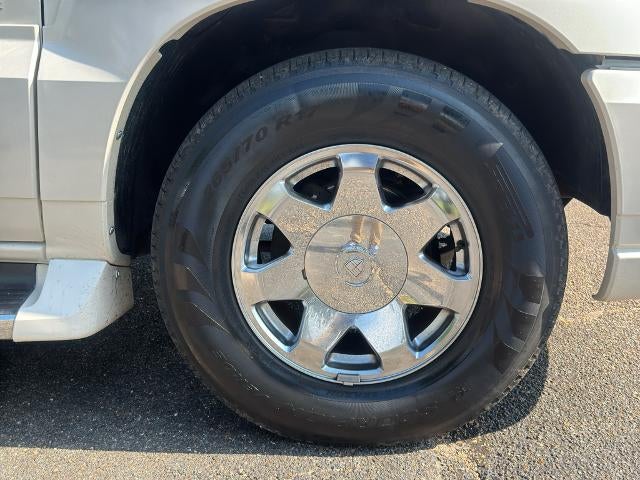 2003 Cadillac Escalade Base
