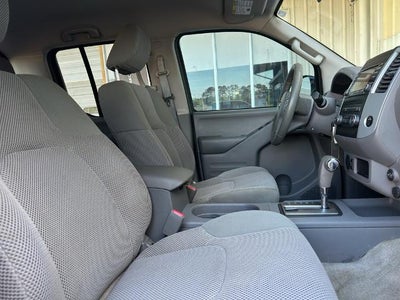 2017 Nissan Frontier Crew Cab 4x2 SV V6 Auto