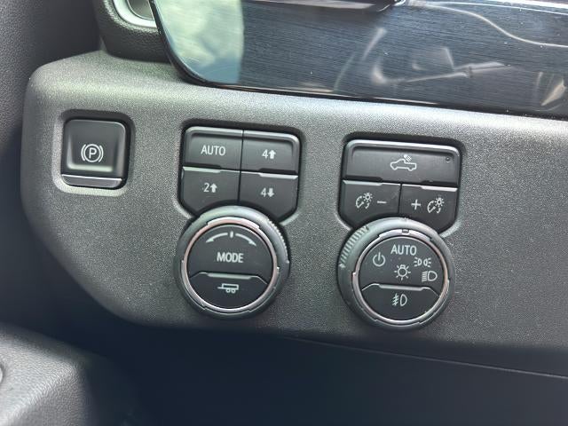 2022 Chevrolet Silverado 1500 Crew Cab Short Box 4-Wheel Drive LT Trail Boss
