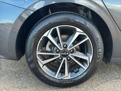 2024 Kia Forte LXS IVT