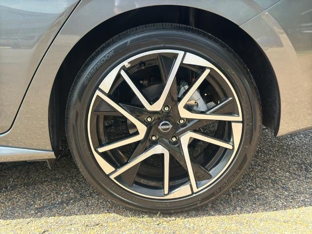 2025 Nissan Sentra SR CVT