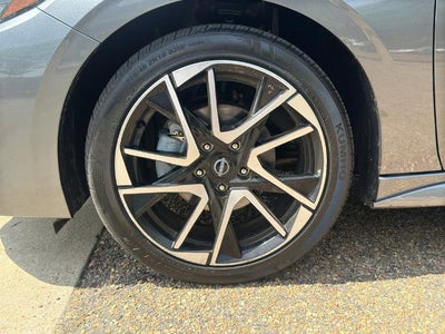 2025 Nissan Sentra SR CVT