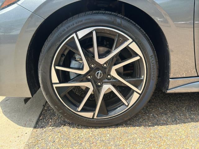 2025 Nissan Sentra SR CVT