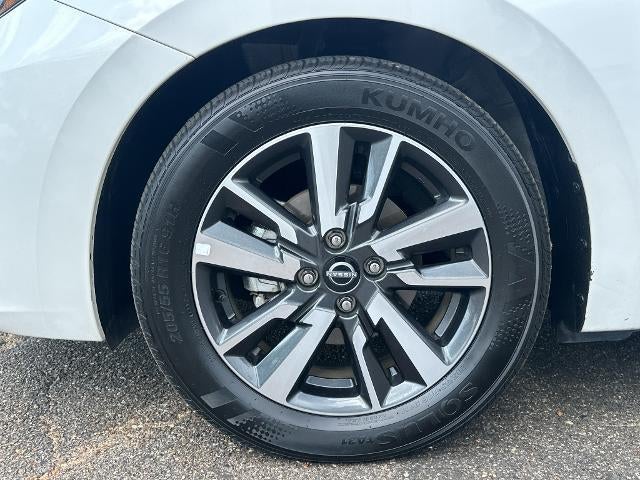 2025 Nissan Versa SV CVT