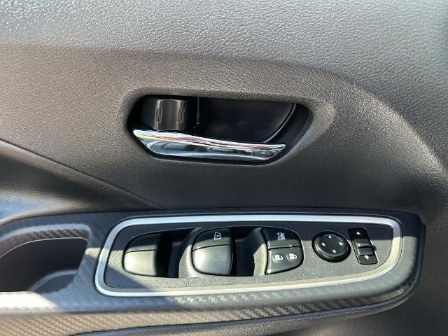2023 Nissan Versa SR CVT