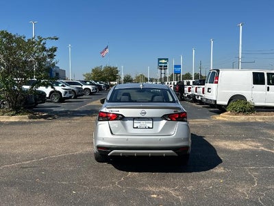 2023 Nissan Versa SR CVT