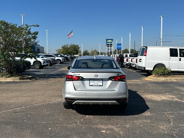 2023 Nissan Versa SR CVT