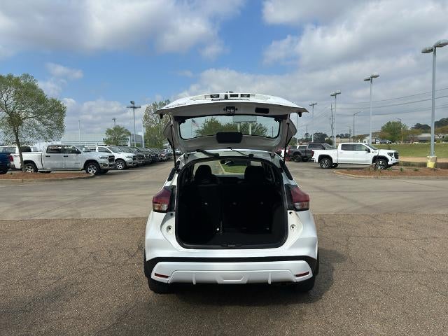 2023 Nissan Kicks S FWD