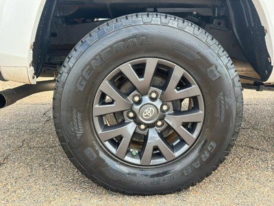 2020 Toyota Tacoma 2WD 2WD SR5 Double Cab 5' Bed V6 AT (SE)
