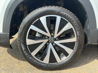 2024 Volkswagen Taos SE FWD