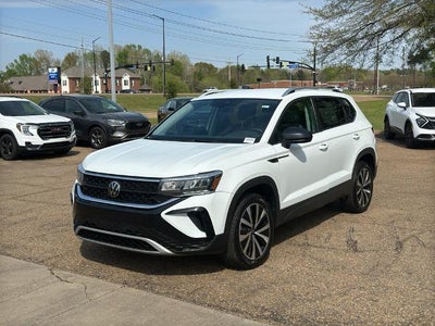 2024 Volkswagen Taos SE FWD