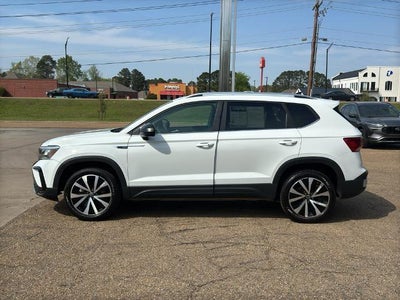 2024 Volkswagen Taos SE FWD