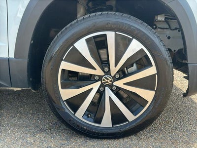 2024 Volkswagen Taos SE FWD