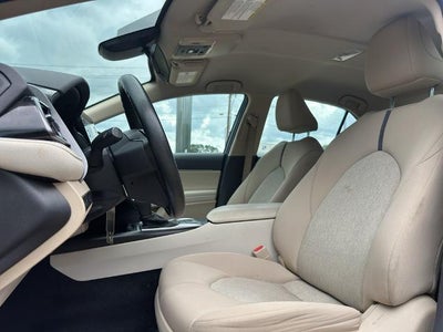 2022 Toyota Camry LE Auto (SE)