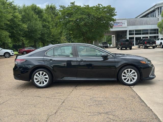 2022 Toyota Camry LE Auto (SE)