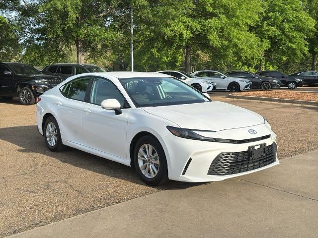 2025 Toyota Camry LE (SE)