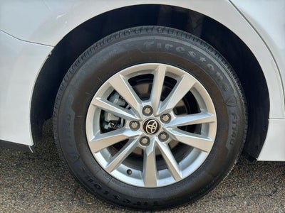2025 Toyota Camry LE (SE)