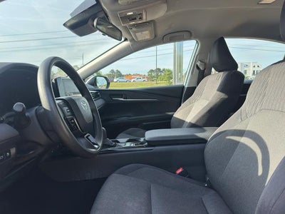 2025 Toyota Camry LE (SE)