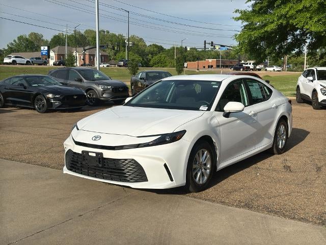 2025 Toyota Camry LE (SE)
