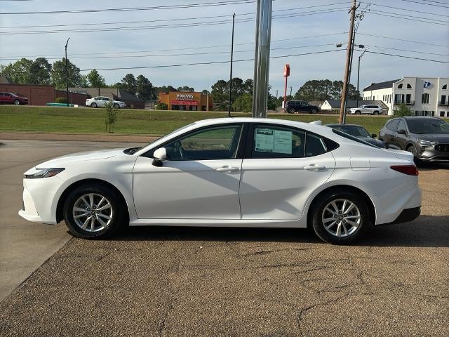 2025 Toyota Camry LE (SE)