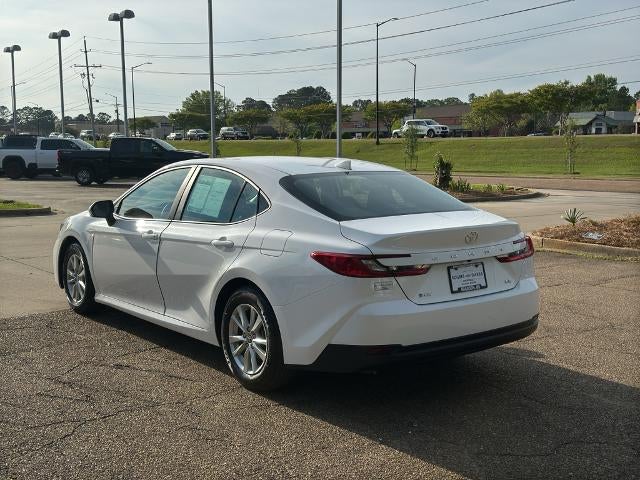 2025 Toyota Camry LE (SE)