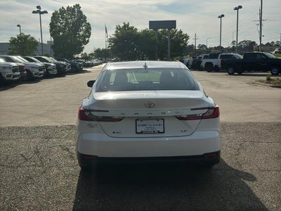 2025 Toyota Camry LE (SE)