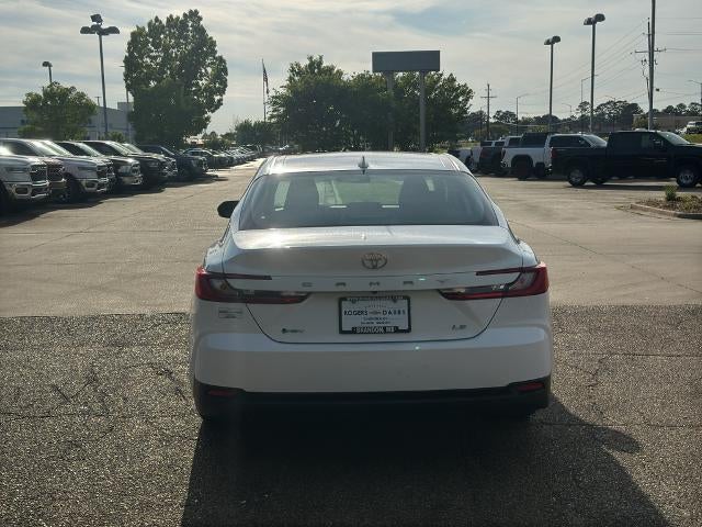 2025 Toyota Camry LE (SE)